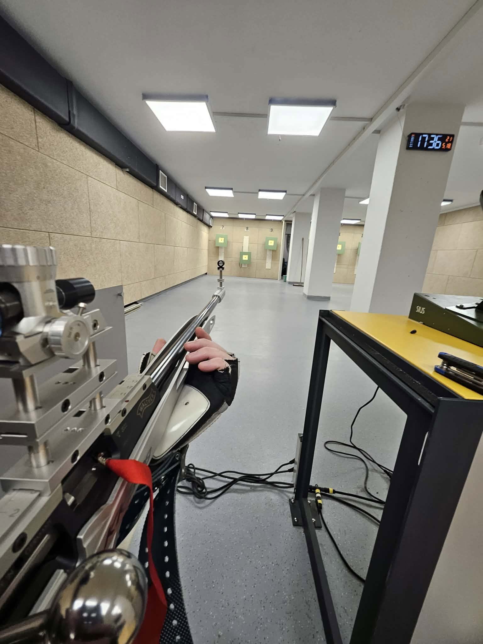 V ponedeljek je prvi suhi trening na našem strelišču, v klečečem položaju, opravil Aljaž Kerlatec. – fotografija 1