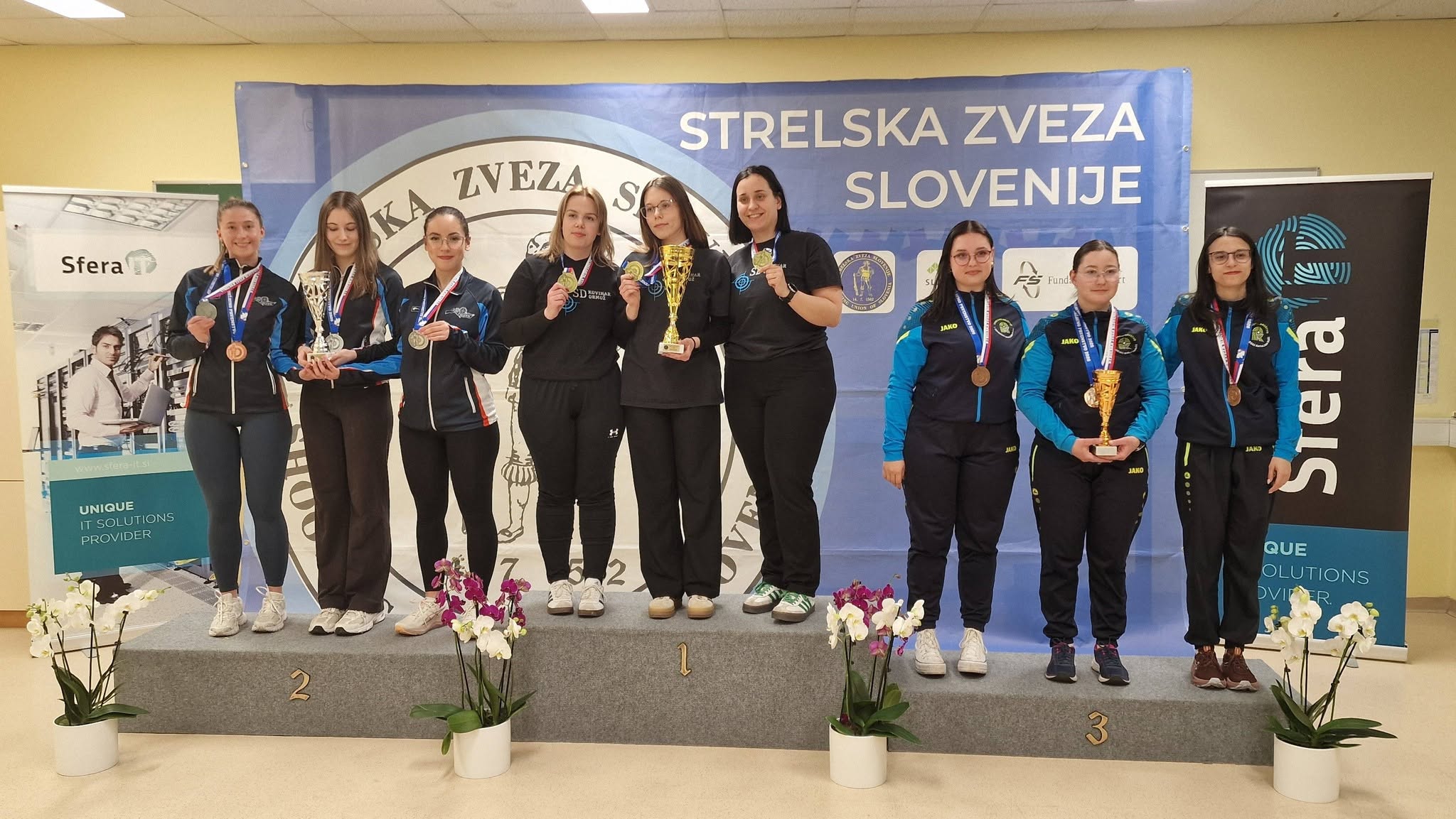 Za nami je že prvi dan državnega prvenstva v streljanju z zračnim orožjem v Ormožu in dosegli smo izjemen klubski uspeh, saj smo v vseh štirih ekipnih razvrstitvah članic in… – fotografija 4