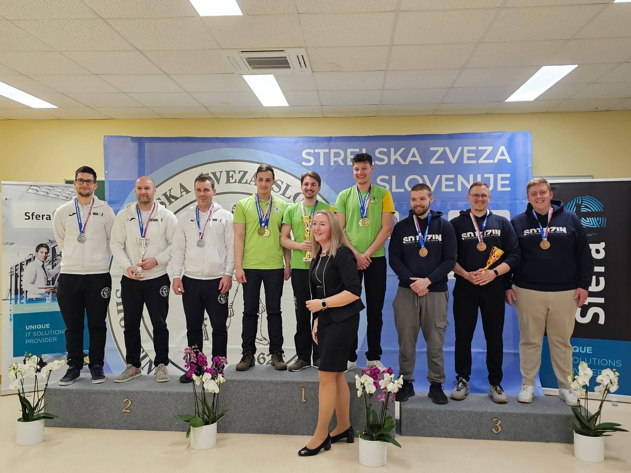 Za nami je že prvi dan državnega prvenstva v streljanju z zračnim orožjem v Ormožu in dosegli smo izjemen klubski uspeh, saj smo v vseh štirih ekipnih razvrstitvah članic in… – fotografija 5