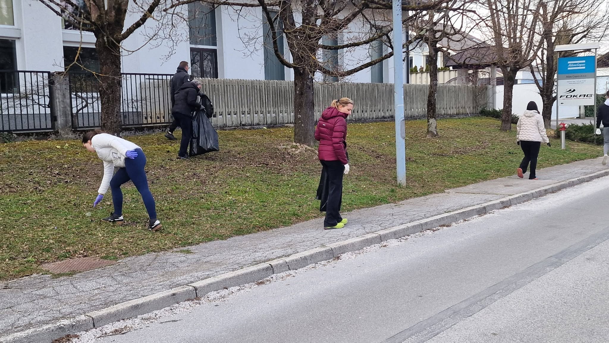 Tudi letos smo se odzvali na čistilno akcijo Občina Trzin in se en dan pred uradnim čiščenjem odpravili v dodeljeno industrijsko cono Trzin, ter čistili že tako očiščen Trzin. – fotografija 4